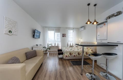 TV and multimedia, Kitchen or kitchenette, Living room, Seating area