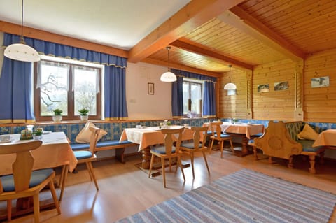 Restaurant/places to eat, Communal lounge/ TV room, Seating area