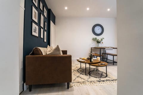 Seating area, Dining area