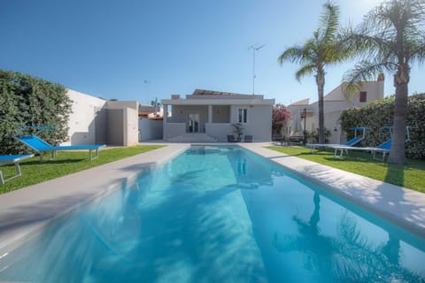 Property building, Garden, Garden, Garden view, Garden view, Pool view, Pool view, Swimming pool, Swimming pool