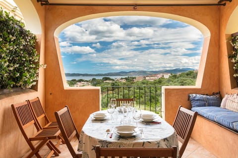 Property building, Balcony/Terrace, Living room