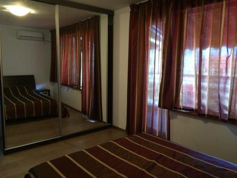 Bed, Photo of the whole room, Bedroom, air conditioner