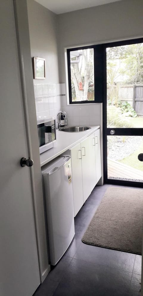 Studio, Quiet location, Central to city Vacation rental in Hamilton