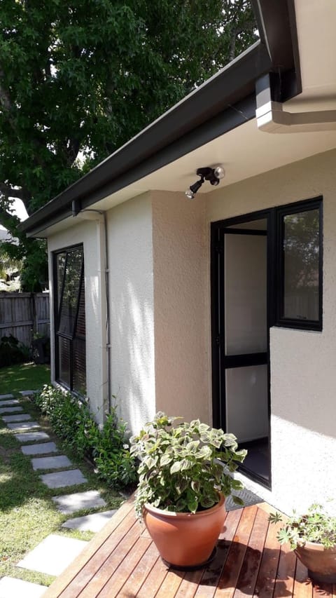 Studio, Quiet location, Central to city Vacation rental in Hamilton