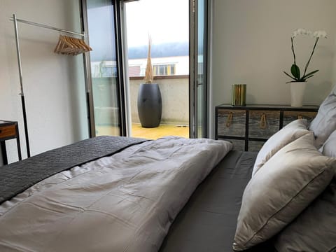 Bed, Balcony/Terrace, Photo of the whole room, Bedroom