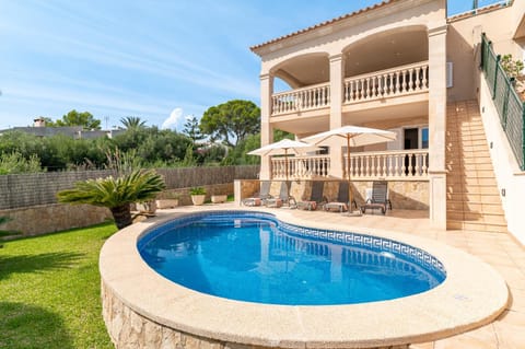 Patio, Day, Garden, Garden view, Swimming pool, sunbed
