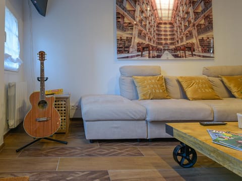 Living room, Decorative detail, Seating area
