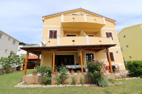 Property building, Facade/entrance, Off site