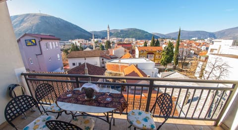 Balcony/Terrace, City view, Mountain view
