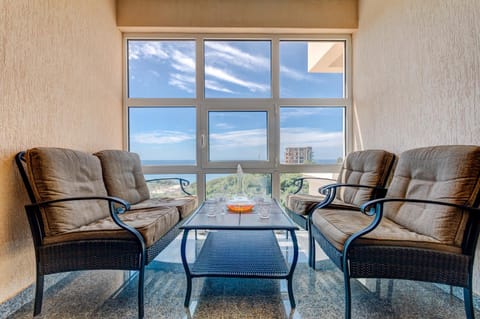 View (from property/room), Seating area, Landmark view, Sea view