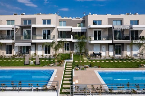 Property building, Swimming pool