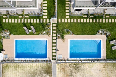 Bird's eye view, Pool view