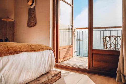 Bed, View (from property/room), Balcony/Terrace, Bedroom, Sea view