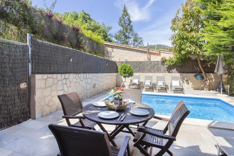 Property building, Balcony/Terrace, Living room, Swimming pool