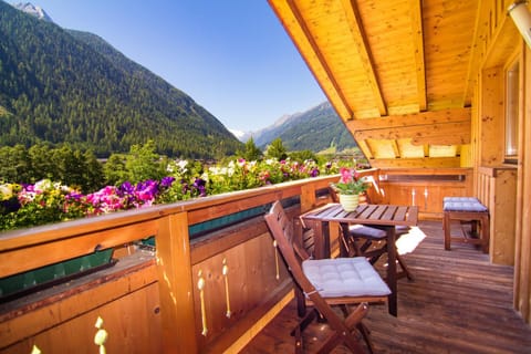 Balcony/Terrace, Mountain view