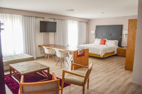 Communal lounge/ TV room, TV and multimedia, Photo of the whole room, Seating area