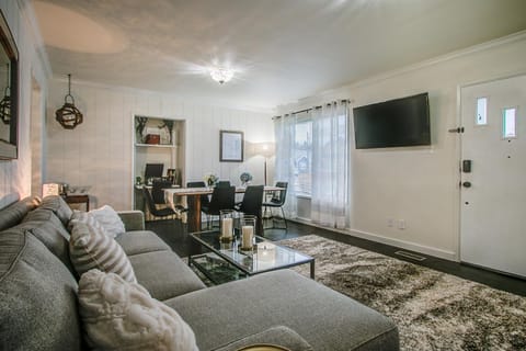 TV and multimedia, Living room, Seating area