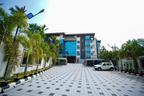 Property building, Day, Location, Parking