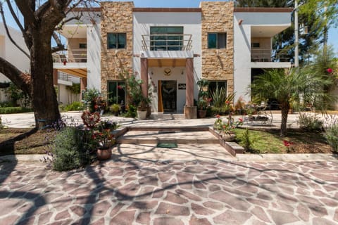 Facade/entrance