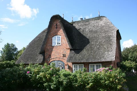 Friesenhaus Kaeptn Hahn Hausteil 05 House in Westerland