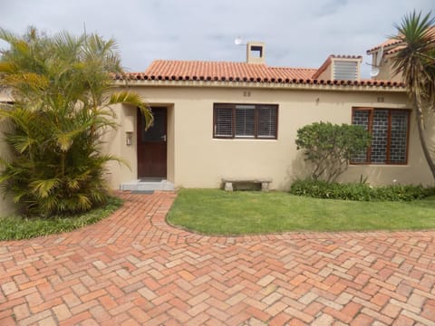 Property building, Facade/entrance, Garden