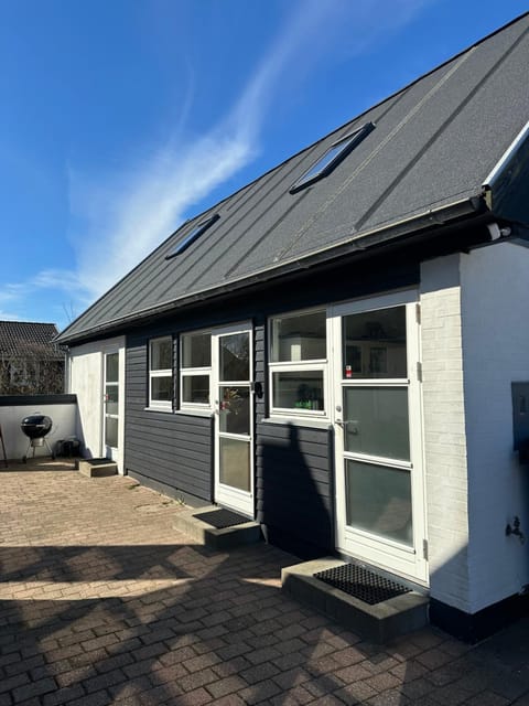 Property building, Facade/entrance, BBQ facilities, Inner courtyard view