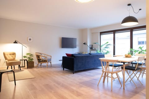 Living room, Dining area
