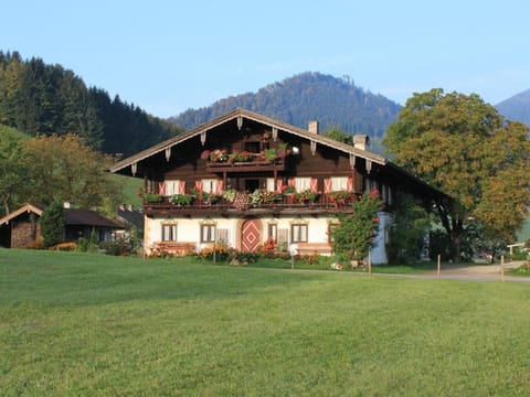 Haus Matzl inkl. Chiemgaukarte Bed and Breakfast in Ruhpolding