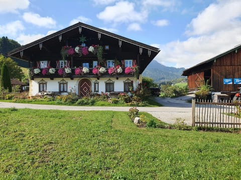 Haus Matzl inkl. Chiemgaukarte Bed and Breakfast in Ruhpolding