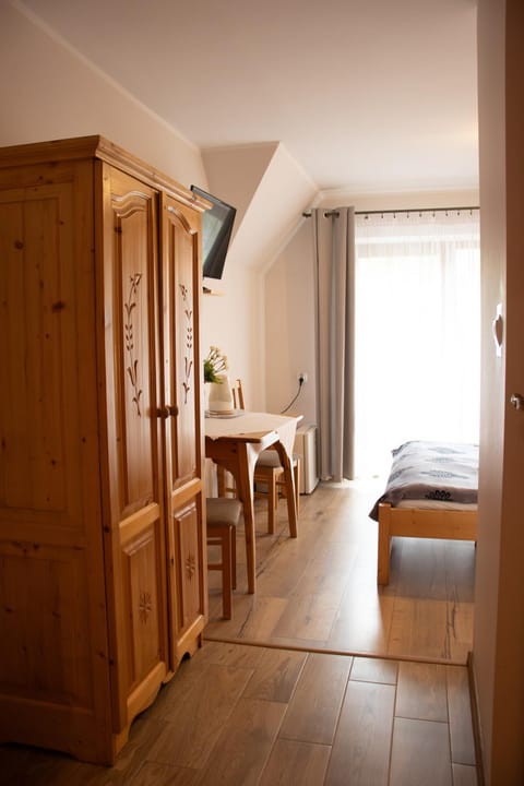 Bed, Photo of the whole room, wardrobe