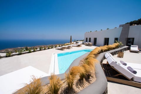 Property building, Balcony/Terrace, Balcony/Terrace, Sea view, Swimming pool