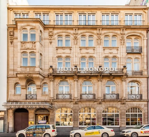 Facade/entrance