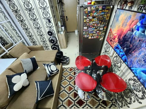 TV and multimedia, Living room, Seating area, Dining area