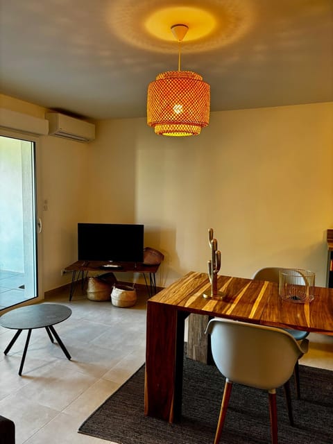 TV and multimedia, Dining area
