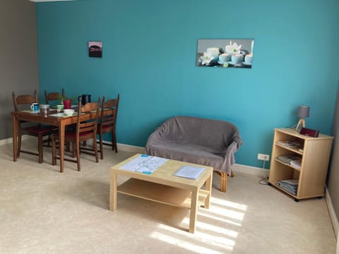 Living room, Dining area, Meals