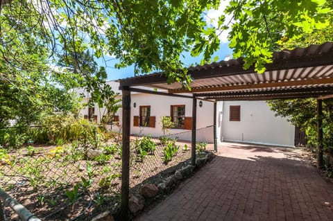 Property building, Facade/entrance, Parking