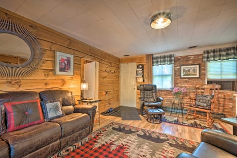 Adirondack Mountains Cottage Near Gore Mountain! House in Capital District, NY, USA