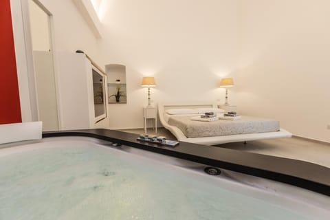 Hot Tub, Bedroom