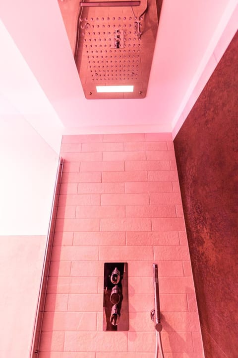 Bathroom, Decorative detail