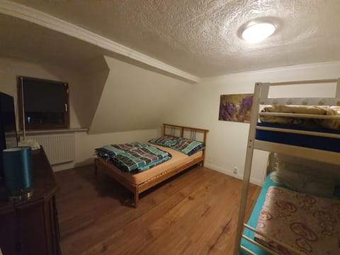 Monteur wohnung in Neumünster 2 Zimmer Dachgeschoss Apartment in Neumünster