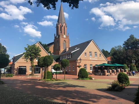 Property building, Day, Neighbourhood, Landmark view, Location