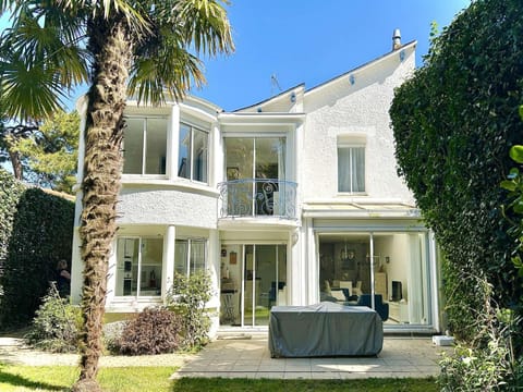 Villa Bauloise 5 pièces, 8 couchages, proche marché, plage, jardin, parking, BBQ - FR-1-245-131 House in La Baule-Escoublac