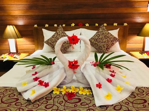 Bed, Photo of the whole room, Decorative detail, Bedroom