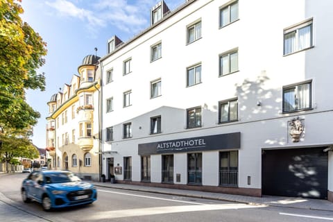 Facade/entrance, City view