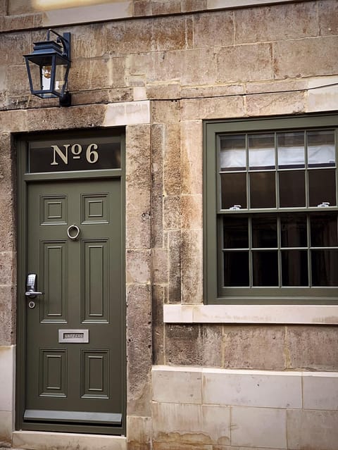 Number 6 Stamford - Boutique Grade II Listed Townhouse House in South Kesteven District