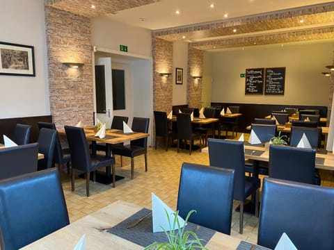 Restaurant/places to eat, Banquet/Function facilities, Seating area, Meeting/conference room