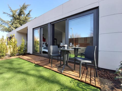 Patio, Garden view