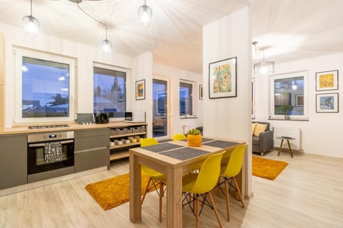 Dining area, kitchen