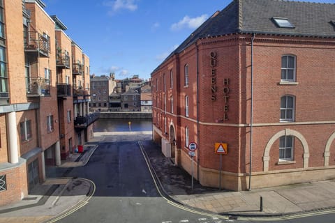Property building, Neighbourhood, City view, Street view
