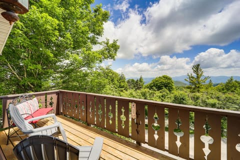 1 Mi to Beech Mtn Ski Resort Home with Large Yard House in Beech Mountain